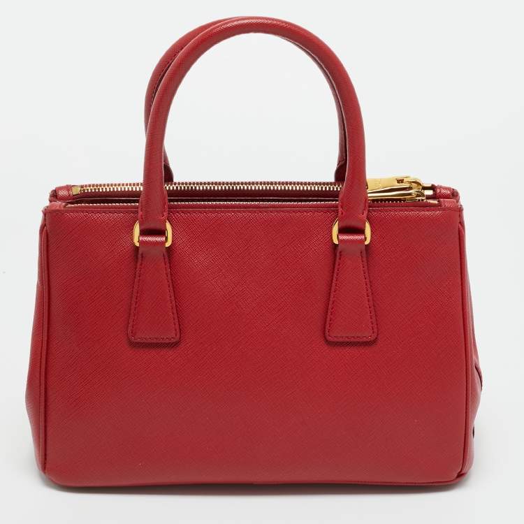 مملوكة مسبقًا Prada Red Saffiano Lux Leather Small Galleria Double Zip Tote