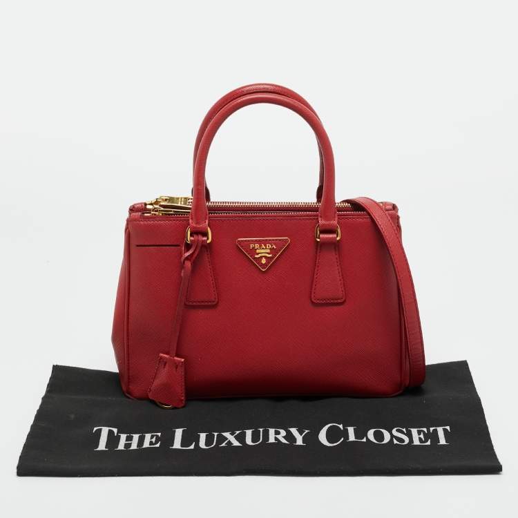 مملوكة مسبقًا Prada Red Saffiano Lux Leather Small Galleria Double Zip Tote