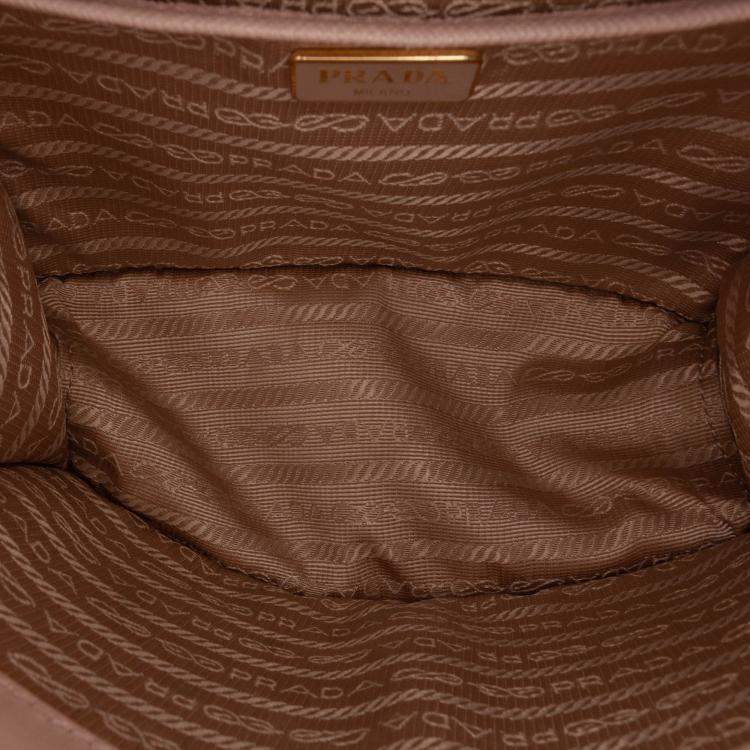 مملوكة مسبقًا Prada Beige Saffiano Lux Chain Crossbody