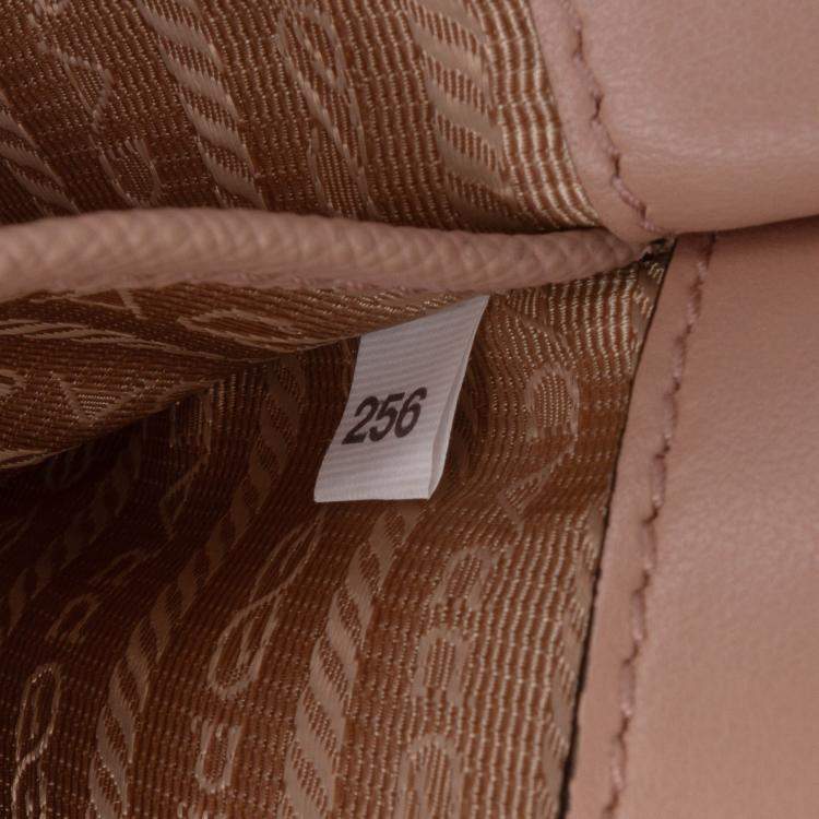 مملوكة مسبقًا Prada Beige Saffiano Lux Chain Crossbody