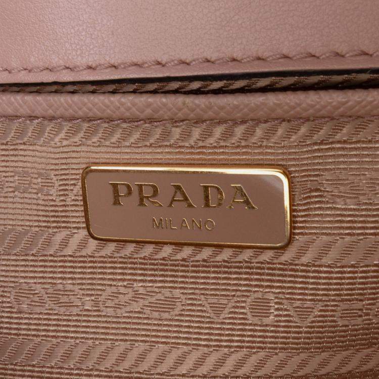 مملوكة مسبقًا Prada Beige Saffiano Lux Chain Crossbody