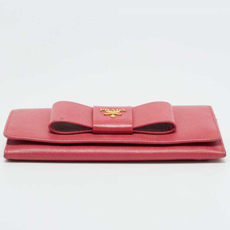 Pre Owned محفظة برادا كونتيننتال جلد سافيانو معدني وردي بقوس قلاب