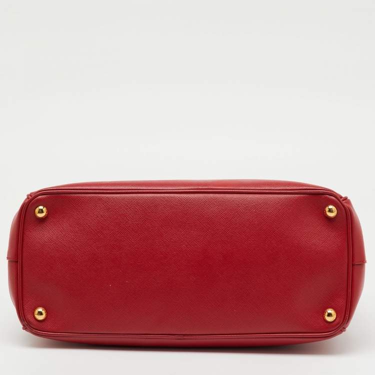 مملوكة مسبقًا Prada Red Saffiano Lux Leather Medium Galleria Double Zip Tote