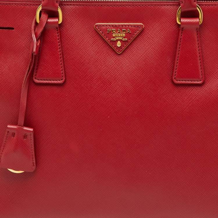 مملوكة مسبقًا Prada Red Saffiano Lux Leather Medium Galleria Double Zip Tote