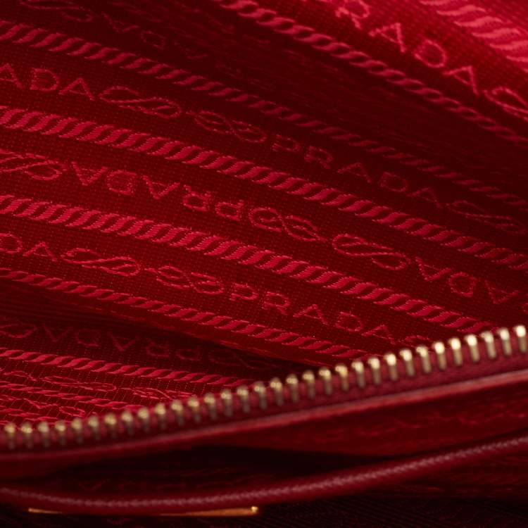 مملوكة مسبقًا Prada Red Saffiano Lux Leather Medium Galleria Double Zip Tote