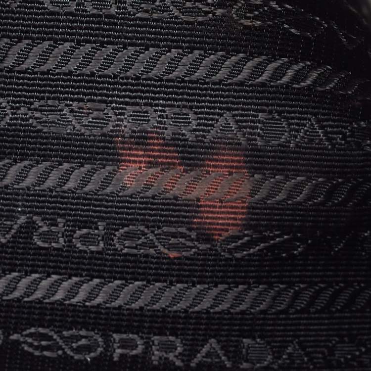 Pre Owned حقيبة خصر برادا جلد كاهير أسود