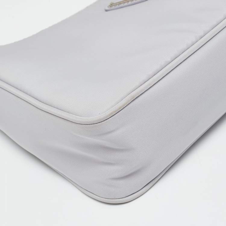 Pre Owned Prada Light Lilac Nylon Re-Edition 2000 Shoulder Bag