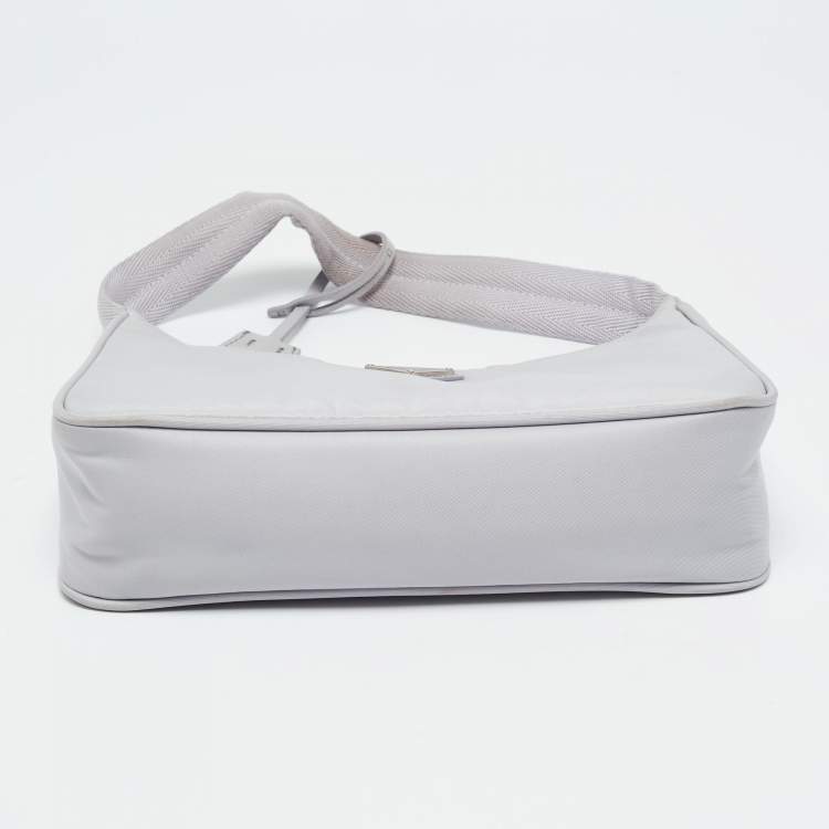 Pre Owned Prada Light Lilac Nylon Re-Edition 2000 Shoulder Bag