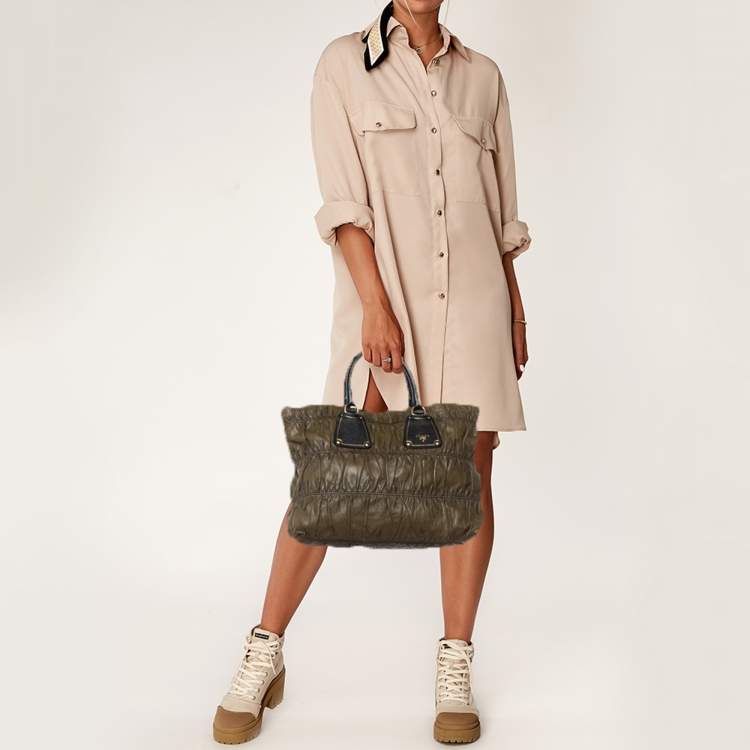 Pre Owned Prada Olive Green/Black Leather Gaufre Antic Tote