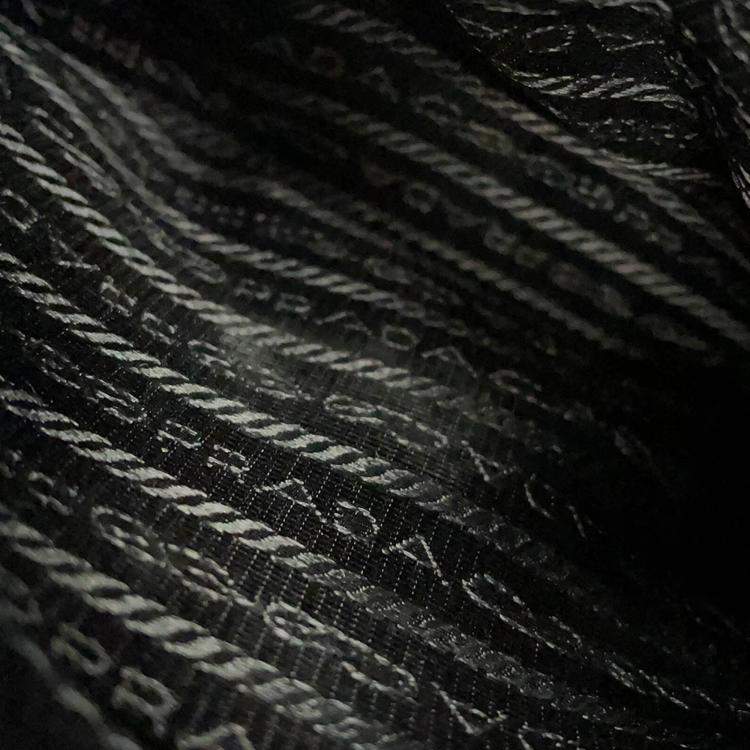 مملوكة مسبقًا Prada Vitello Dino 2Way Handbag Black Leather Size Small