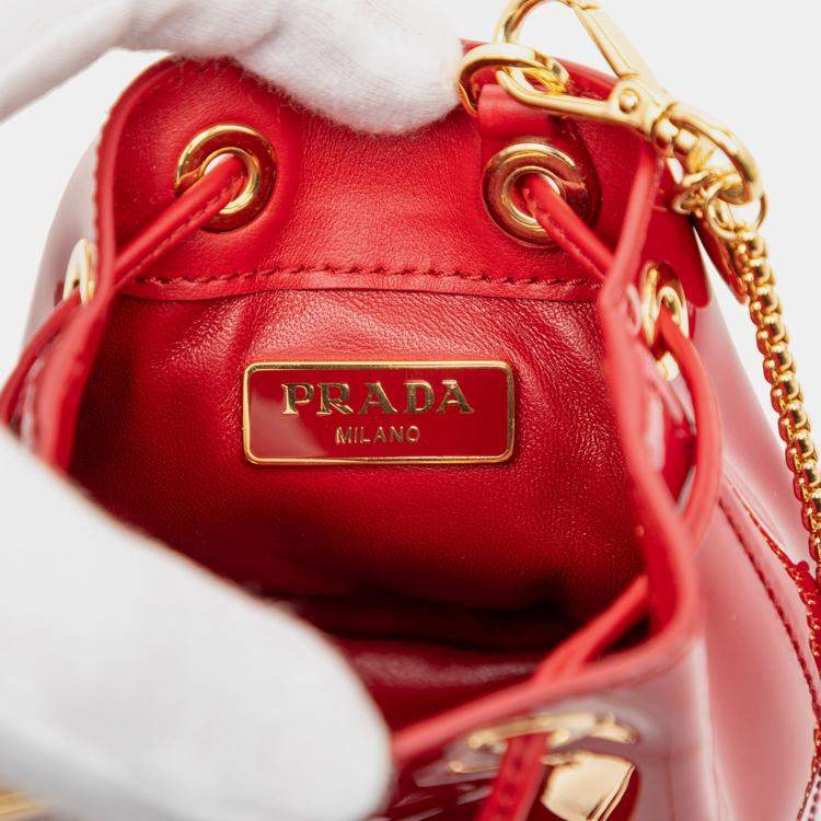 مملوكة مسبقًا Prada Red Mini Patent Drawstring Pouch