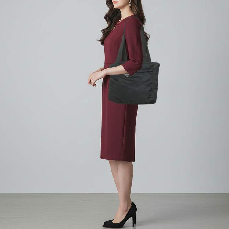 مملوكة مسبقًا Prada Black Nylon Shoulder Bag