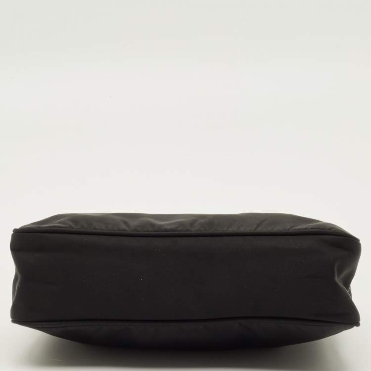 Pre Owned Prada Re-Edition 2000 Black Nylon Shoulder Bag