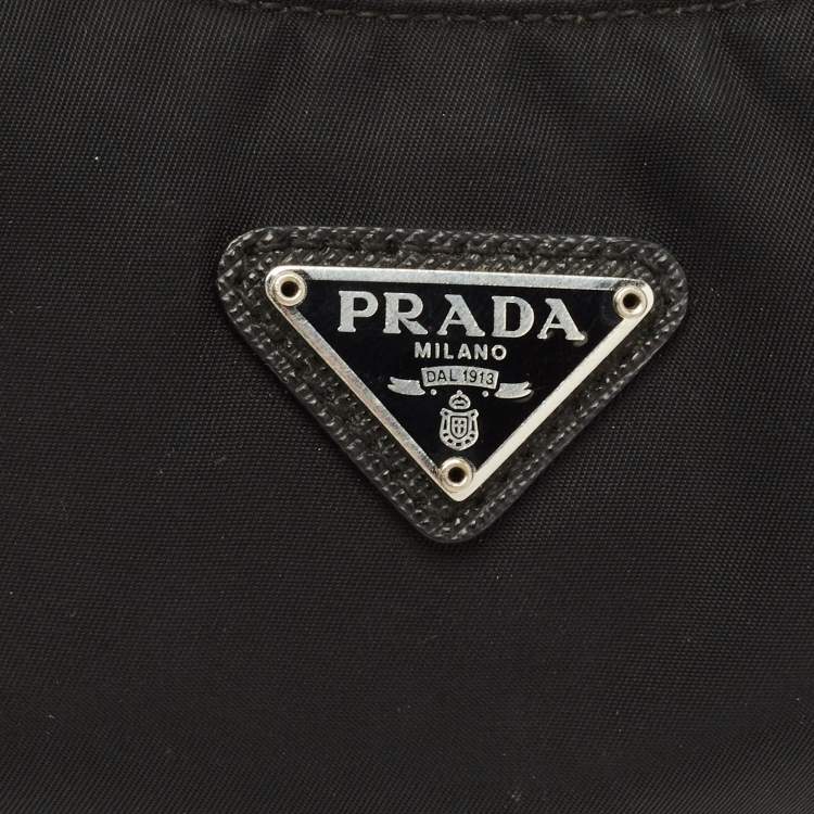 مملوكة مسبقًا Prada Re-Edition 2005 Black Nylon and Saffiano Leather Shoulder Bag