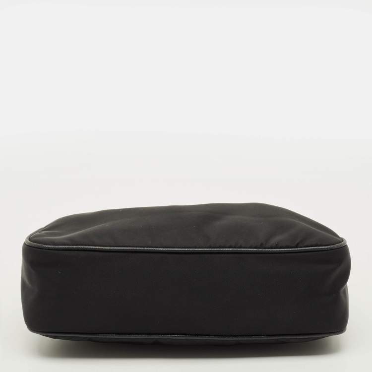 مملوكة مسبقًا Prada Re-Edition 2005 Black Nylon and Saffiano Leather Shoulder Bag