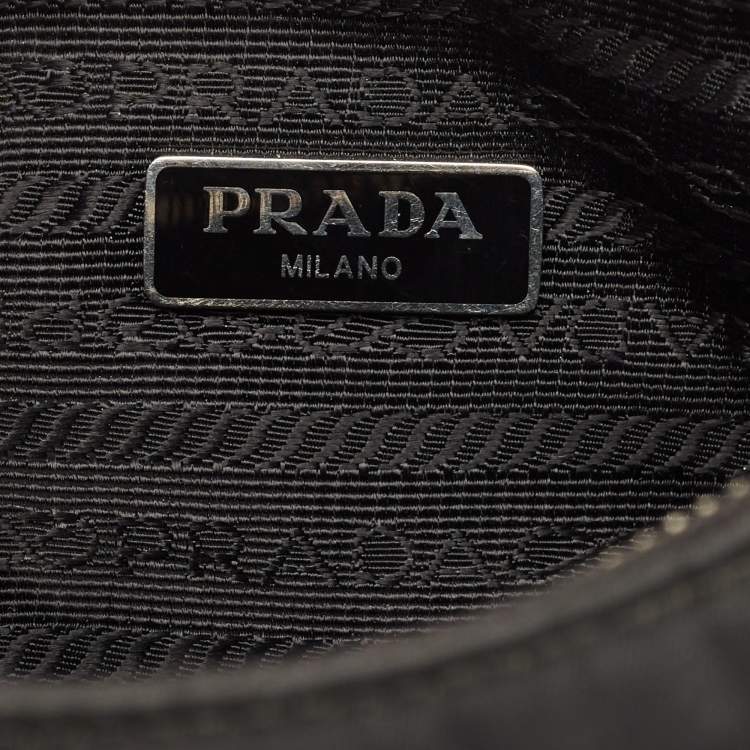 مملوكة مسبقًا Prada Re-Edition 2005 Black Nylon and Saffiano Leather Shoulder Bag