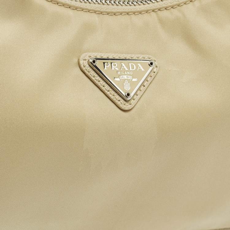 Pre Owned Prada Re-Edition 2005 Cream Nylon Shoulder Bag