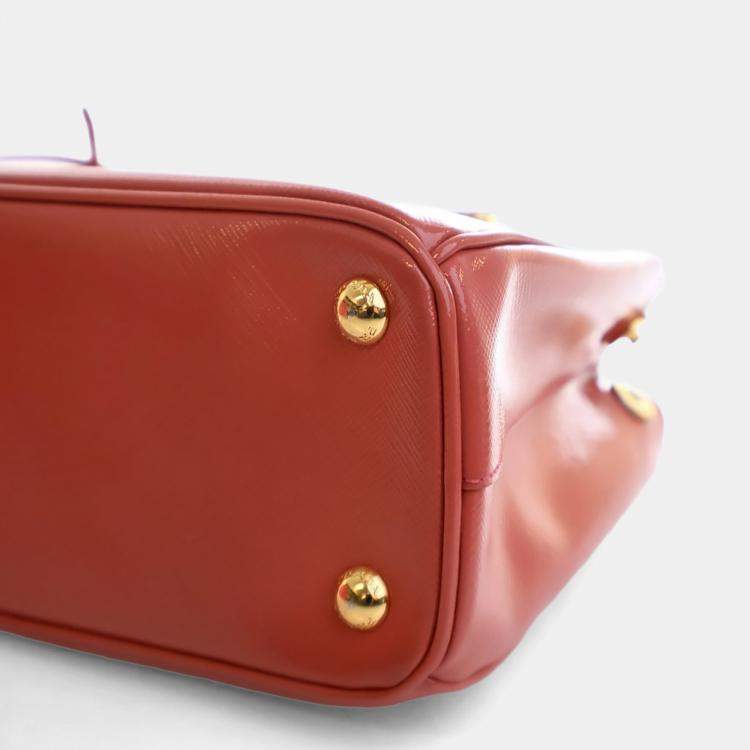 مملوكة مسبقًا Prada Small Saffiano Vernice Galleria Tote