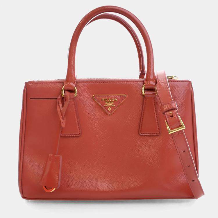 مملوكة مسبقًا Prada Small Saffiano Vernice Galleria Tote