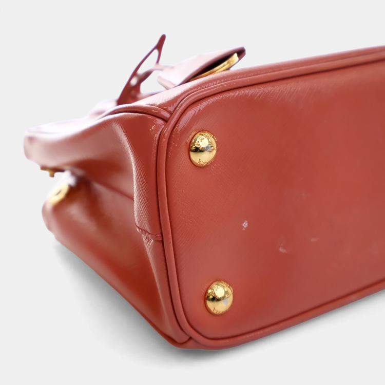 مملوكة مسبقًا Prada Small Saffiano Vernice Galleria Tote