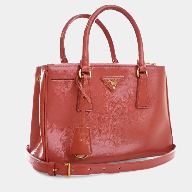 مملوكة مسبقًا Prada Small Saffiano Vernice Galleria Tote