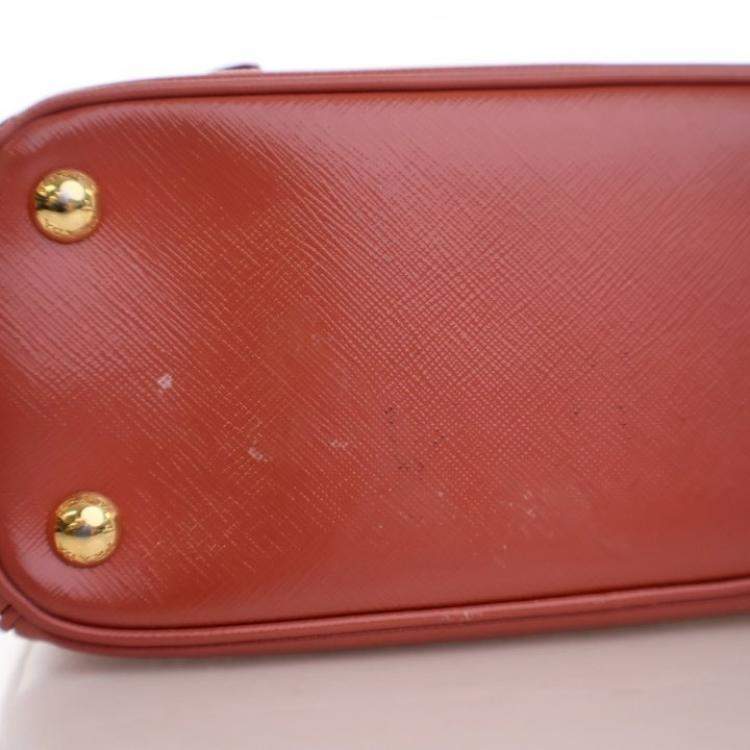 مملوكة مسبقًا Prada Small Saffiano Vernice Galleria Tote