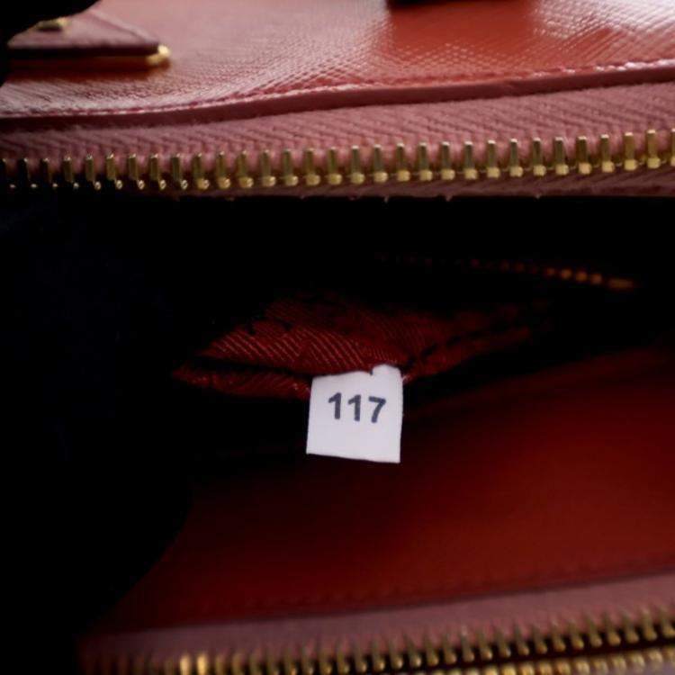 مملوكة مسبقًا Prada Small Saffiano Vernice Galleria Tote