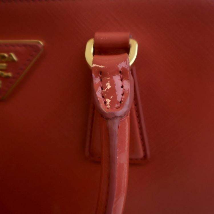 مملوكة مسبقًا Prada Small Saffiano Vernice Galleria Tote