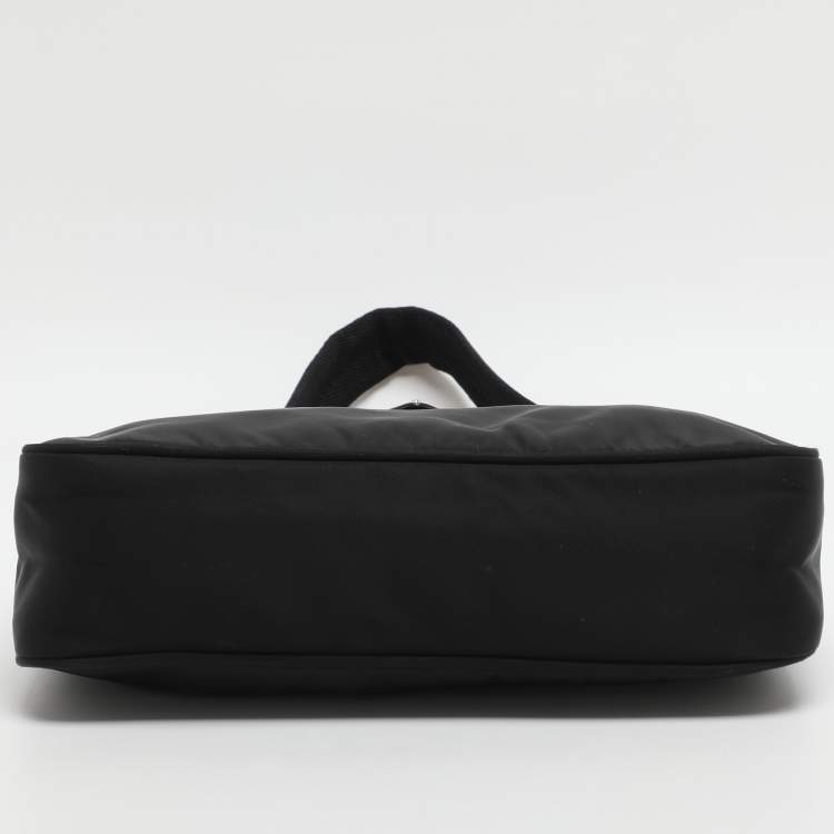 Pre Owned Prada Re-Edition 2000 Black Nylon Shoulder Bag