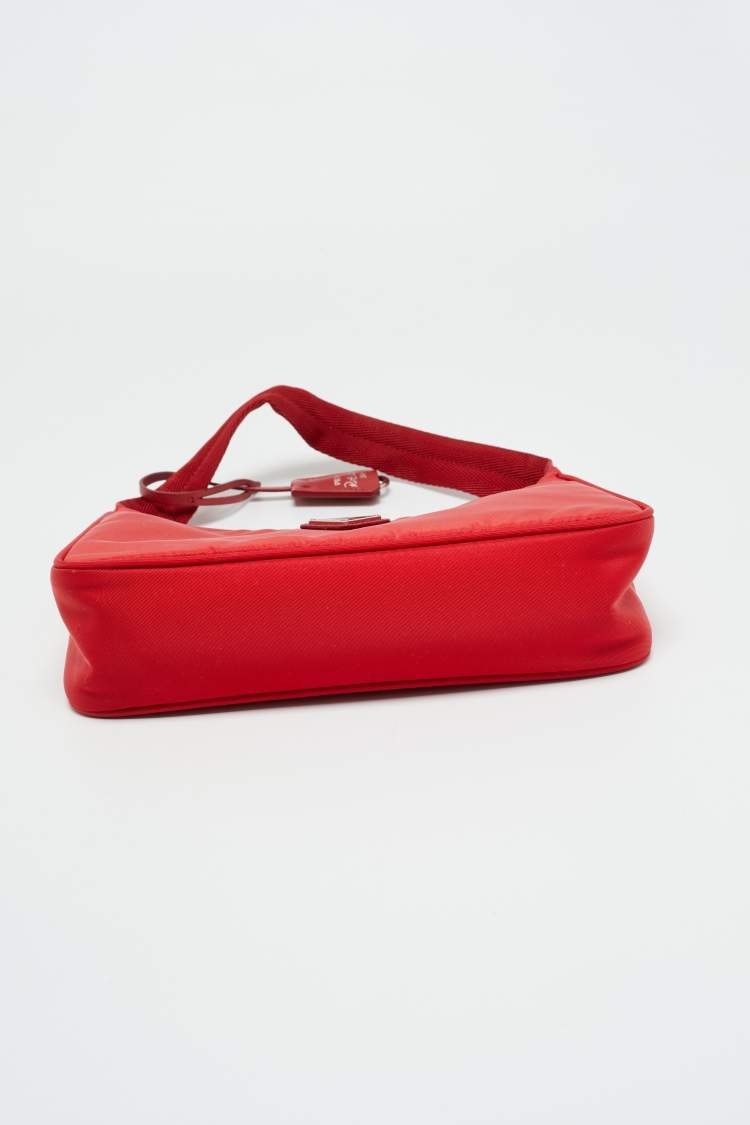 Pre Owned Prada Re-Edition 2000 Red Nylon Shoulder Bag