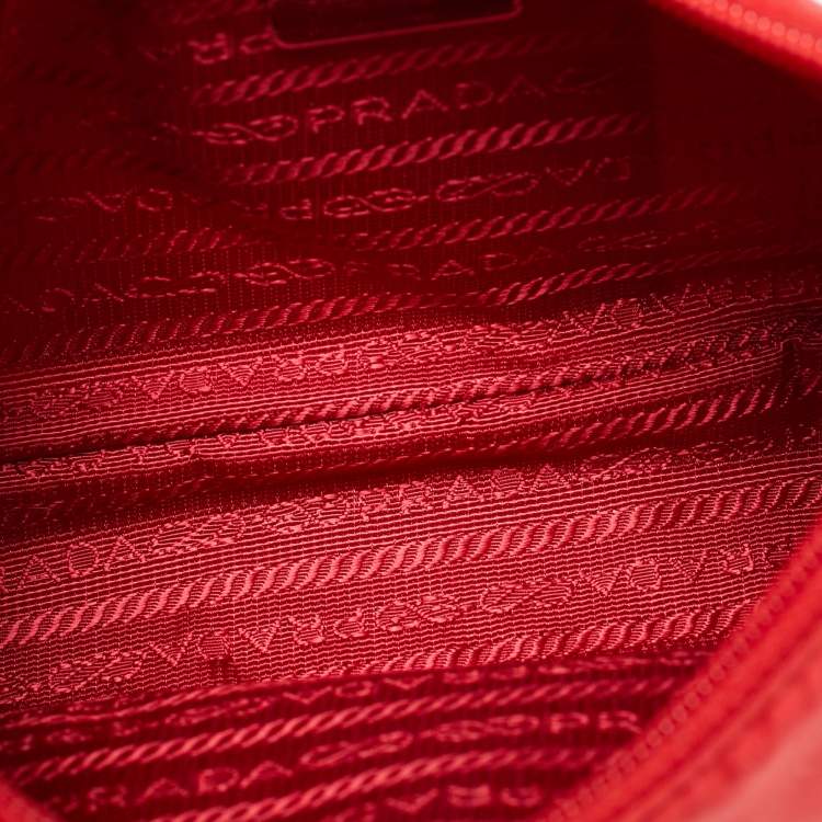 Pre Owned Prada Re-Edition 2000 Red Nylon Shoulder Bag