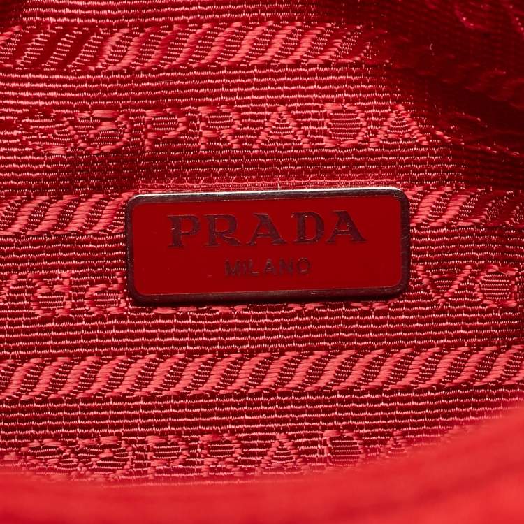 Pre Owned Prada Re-Edition 2000 Red Nylon Shoulder Bag