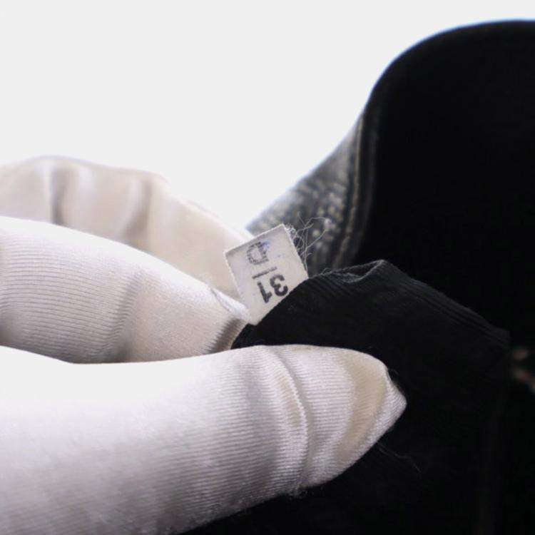 مملوكة مسبقًا Prada Medium Vitello Daino Black Crossbody Bag