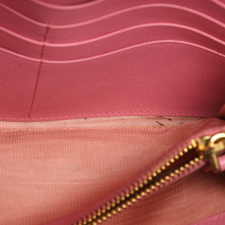 مملوكة مسبقًا Prada Pink Saffiano Leather Wallets