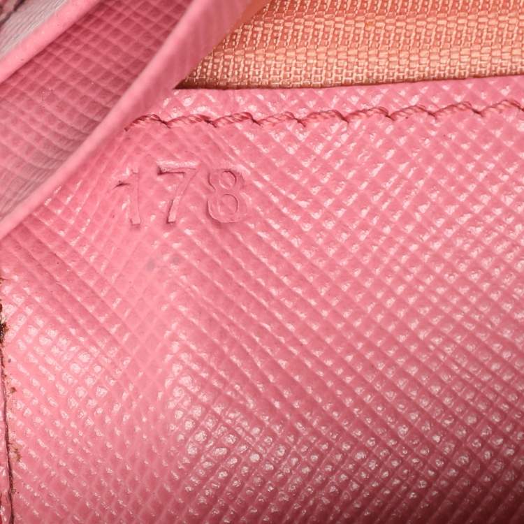 مملوكة مسبقًا Prada Pink Saffiano Leather Wallets
