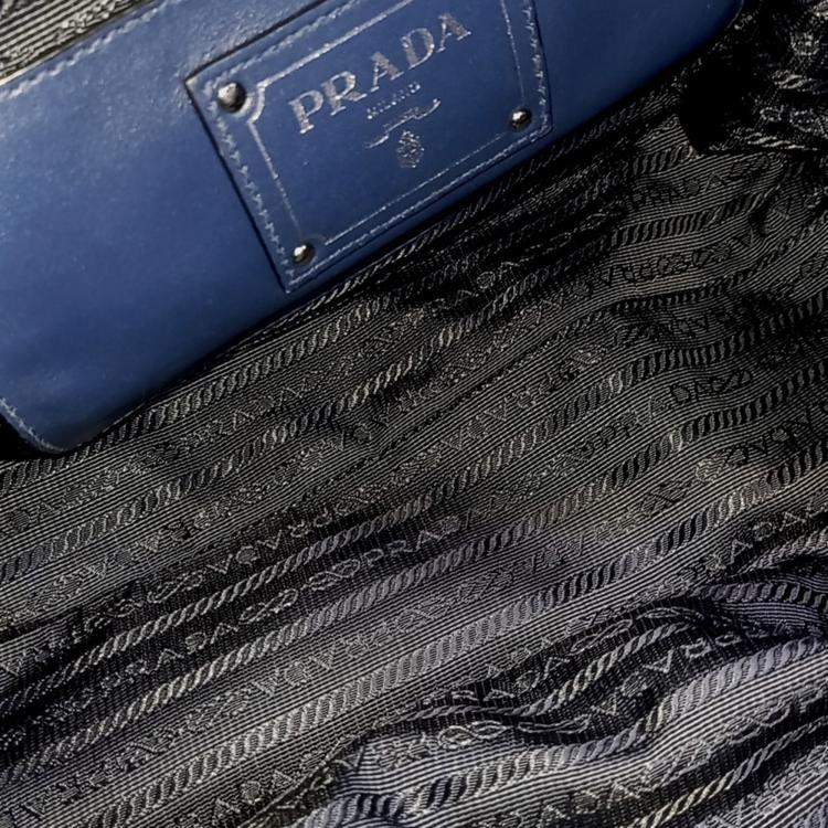 مملوكة مسبقًا Prada Blue Leather tote and shoulder bag