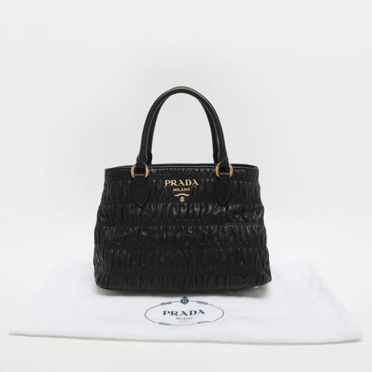 مملوكة مسبقًا Prada Black Nappa Gaufre Leather Tote