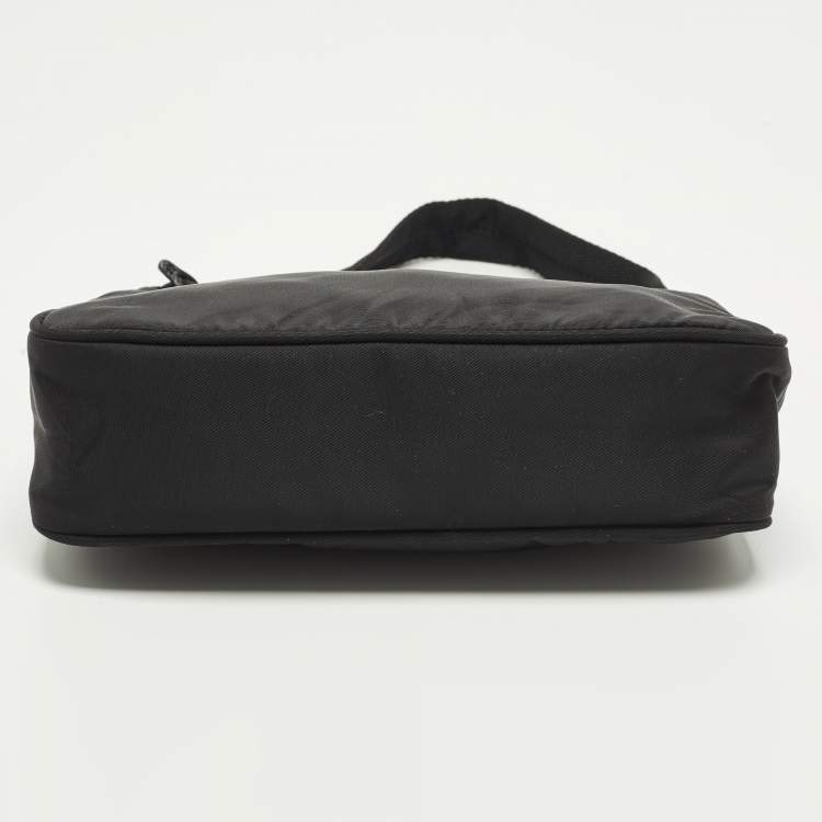 Pre Owned Prada Re-Edition 2000 Black Nylon Shoulder Bag