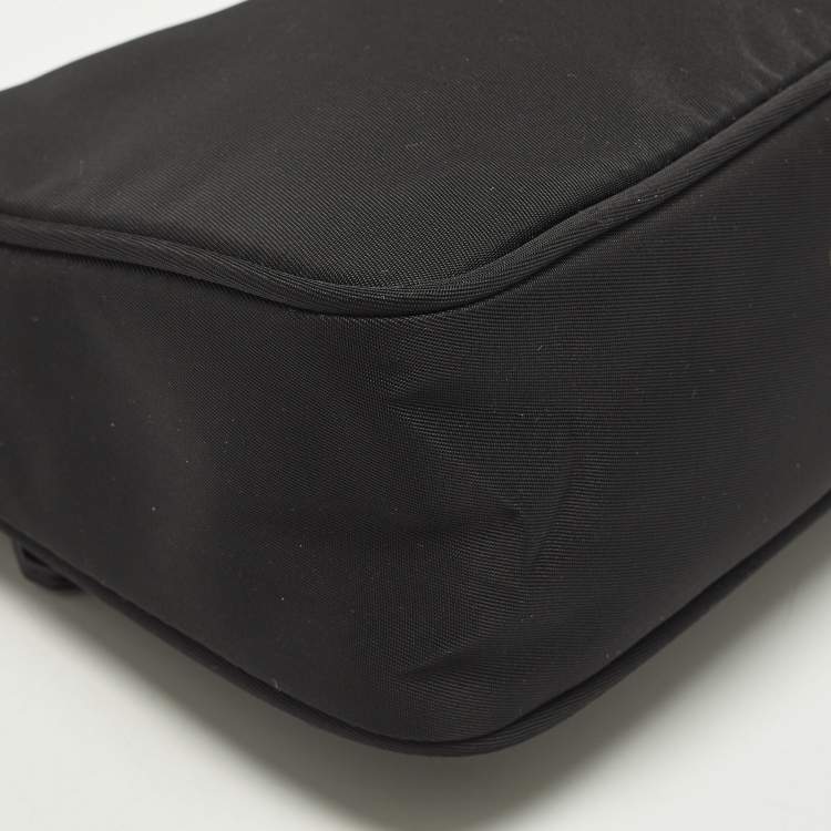 Pre Owned Prada Re-Edition 2000 Black Nylon Shoulder Bag