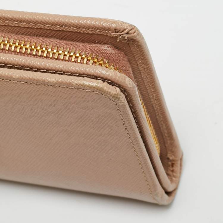 مملوكة مسبقًا Prada Beige Saffiano Leather Flap French Wallet