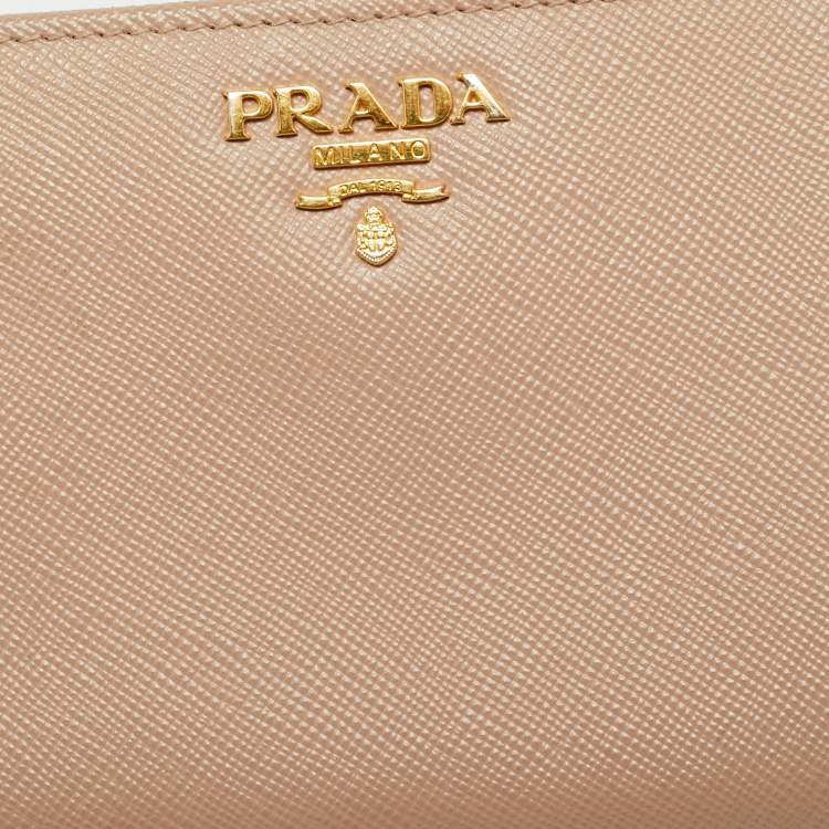 مملوكة مسبقًا Prada Beige Saffiano Leather Flap French Wallet