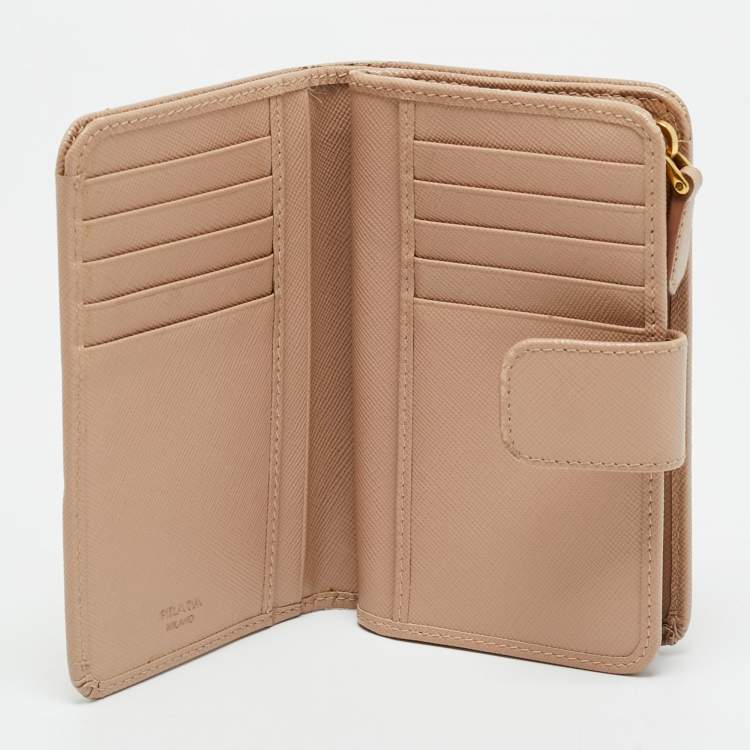 مملوكة مسبقًا Prada Beige Saffiano Leather Flap French Wallet