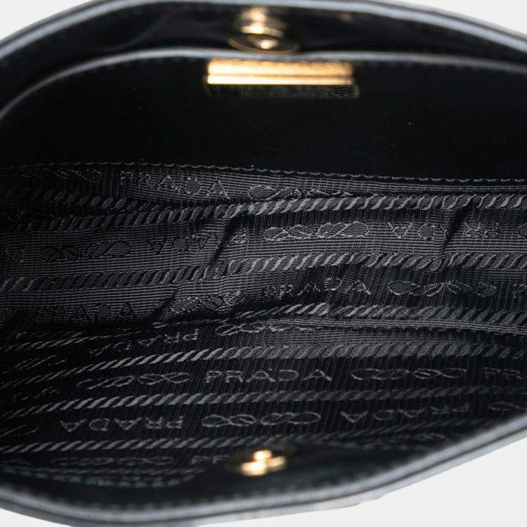 مملوكة مسبقًا Prada Black Leather Chain Shoulder Bag