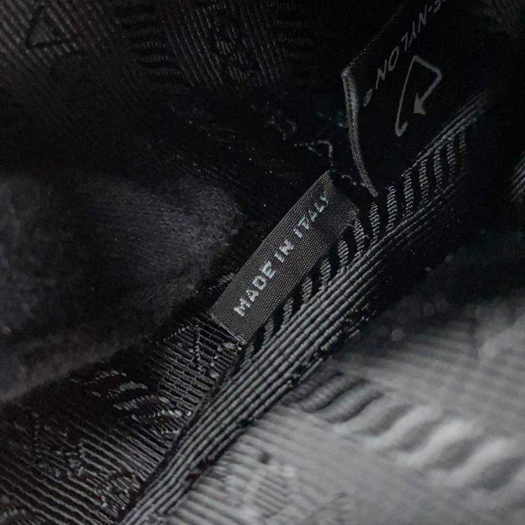 Pre Owned Prada Re-Edition 2005 Re-Nylon Shoulder Bag Black Nylon