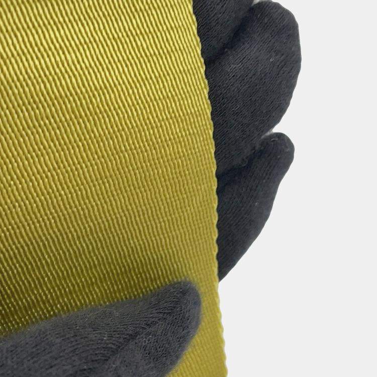 مملوكة مسبقًا Prada Re-Edition 2005 Re-Nylon Shoulder Bag Yellow Nylon Leather