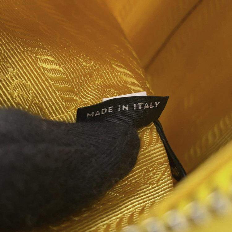 مملوكة مسبقًا Prada Re-Edition 2005 Re-Nylon Shoulder Bag Yellow Nylon Leather
