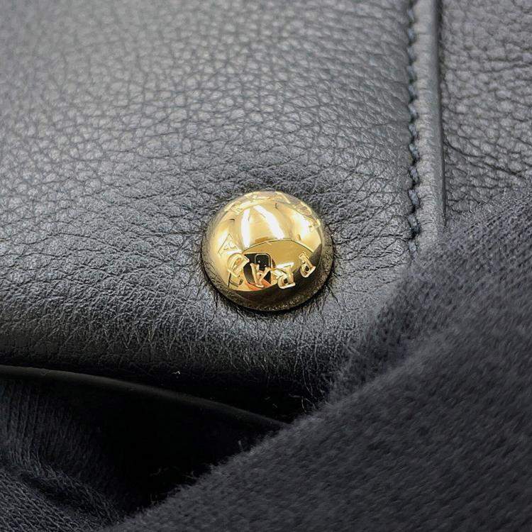 مملوكة مسبقًا Prada Handbag Black Soft Grain Leather Size Medium