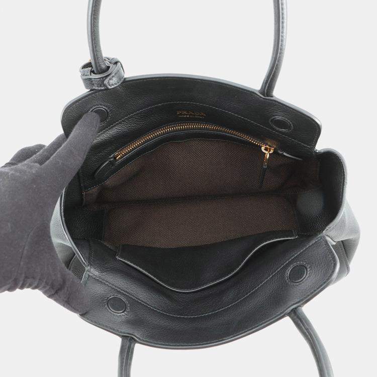 مملوكة مسبقًا Prada Handbag Black Soft Grain Leather Size Medium