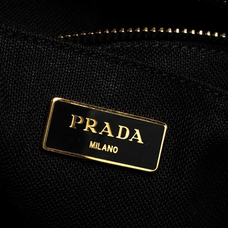 مملوكة مسبقًا Prada Red Nylon Stampat Heart Print Canapa Tote