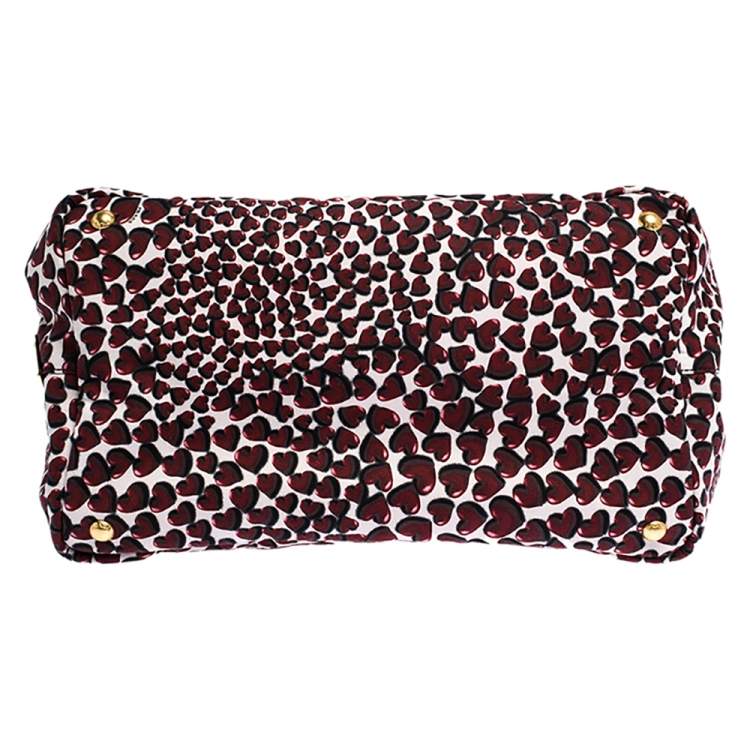 مملوكة مسبقًا Prada Red Nylon Stampat Heart Print Canapa Tote